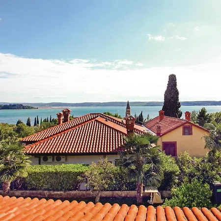 1 Bedroom Lovely In Apartamento Portoroz