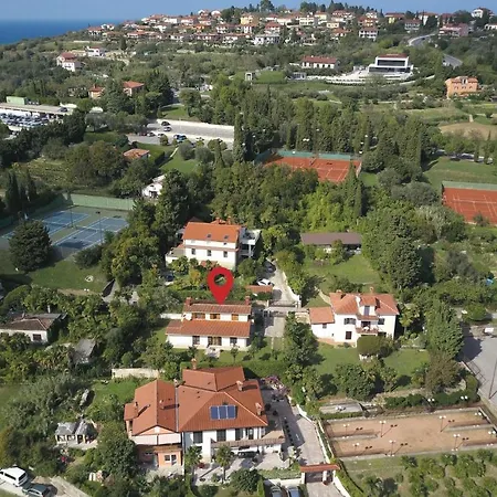 1 Bedroom Lovely In בפורטורוז