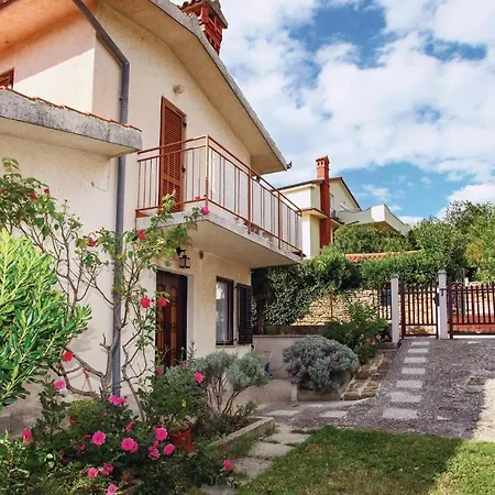 Apartamento 1 Bedroom Lovely In