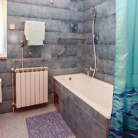 1 Bedroom Lovely In *