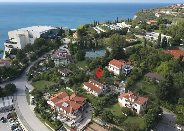 1 Bedroom Lovely In בפורטורוז