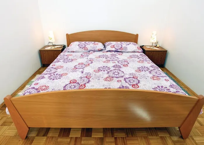 1 Bedroom Lovely In בפורטורוז